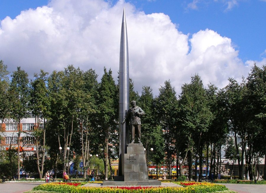 Памятник Циолковскому в сквере Мира