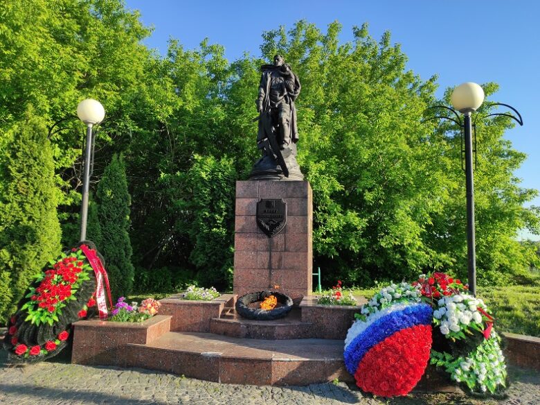 Памятник "Воин-освободитель" Серпухов