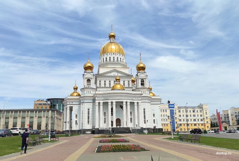 Собор Феодора Ушакова на Соборной площади в Саранске