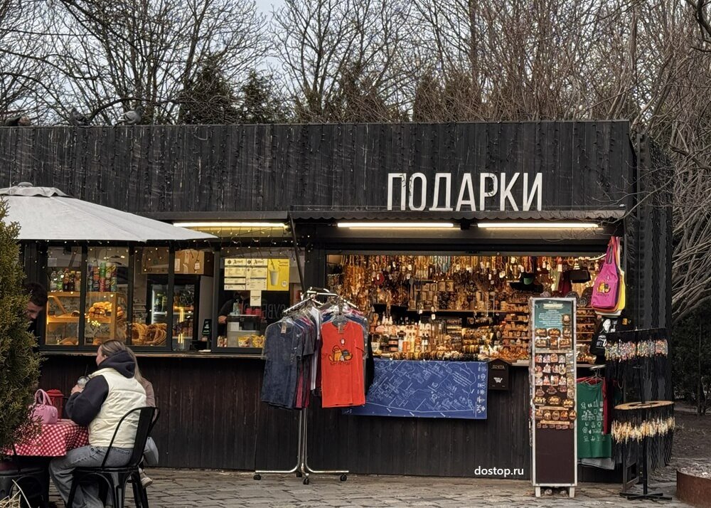 Сувенирная лавка с подарками и изделиями из янтаря в Калининграде