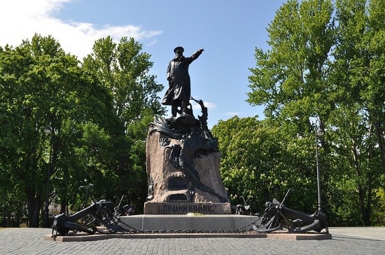 Памятник адмиралу Макарову Кронштадт