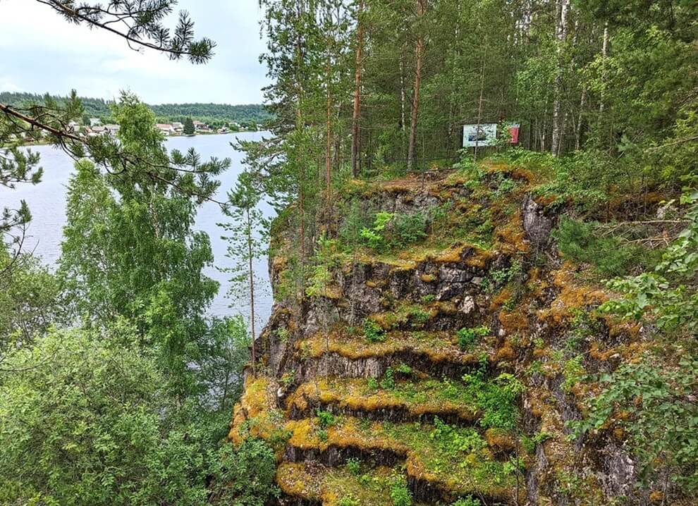 Белая гора в Карелии, мраморный карьер и скалы