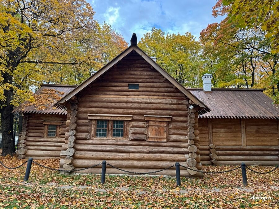 Домик Петра I в музее-заповеднике Коломенское в Москве