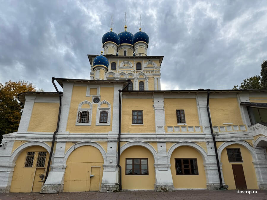 Казанская церковь в Коломенском — памятник архитектуры XVII века и приходской храм музея-заповедника