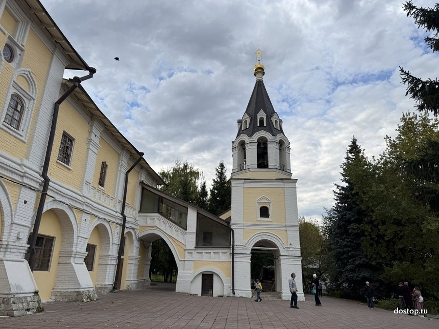 Казанская церковь в Коломенском — памятник архитектуры XVII века и приходской храм музея-заповедника