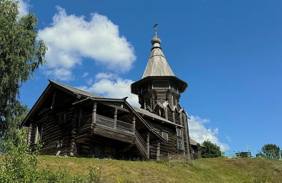 Церковь Петра и Павла на Лычном острове в Карелии