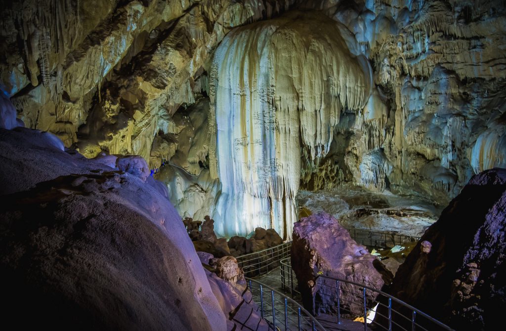Зал Анакопия в Новоафонской пещере