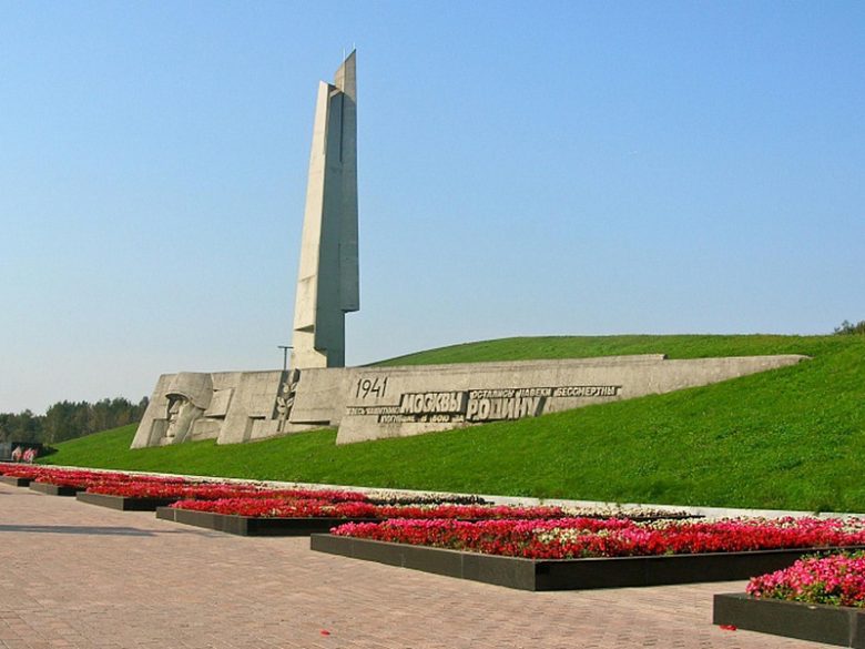 Мемориальный комплекс Штыки на Ленинградском шоссе