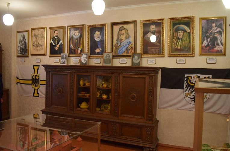 Портретная галерея владельцев замка Вальдау