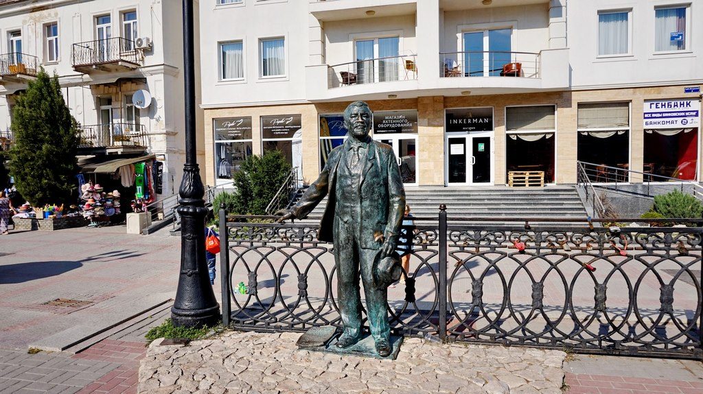 Памятник Куприну в Балаклаве