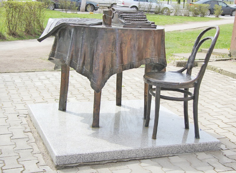 Памятник районной газете «За доблестный труд»