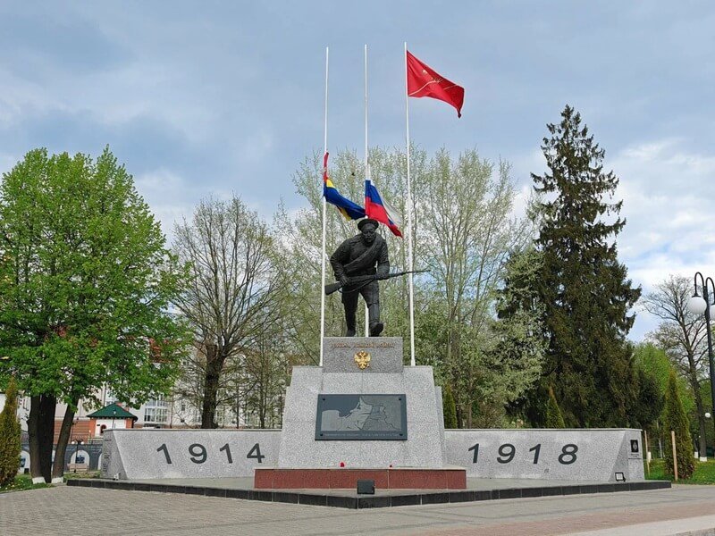 Памятник Штыковая атака в Гусеве