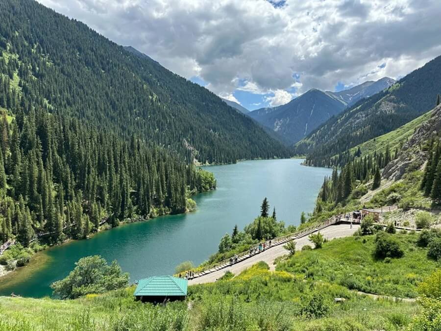 Кольсайские озера в горах Казахстана