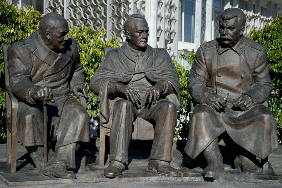 Памятник Сталину, Рузвельту и Черчиллю, Ливадия