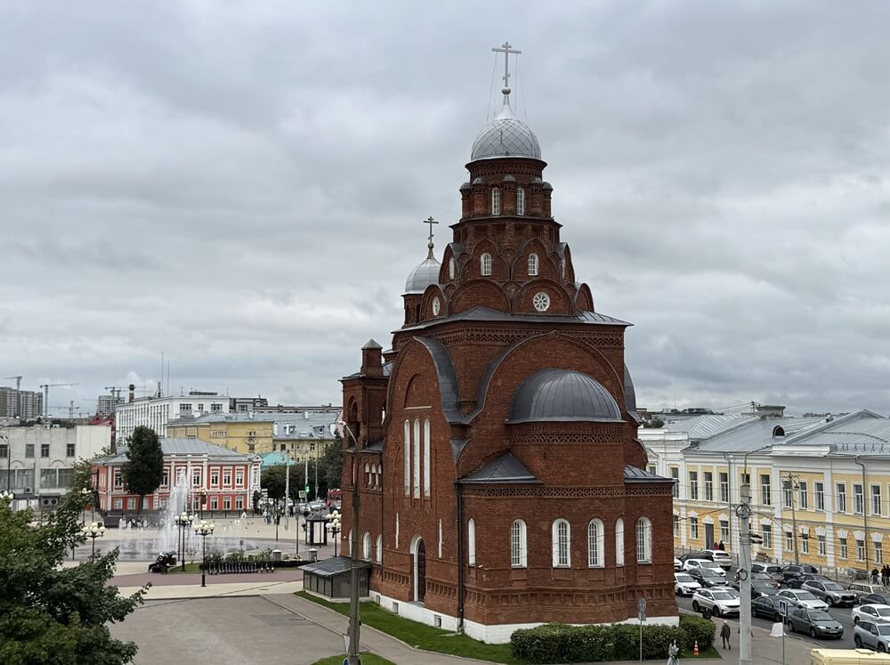 Троицкая церковь во Владимире, вид с Козлова вала