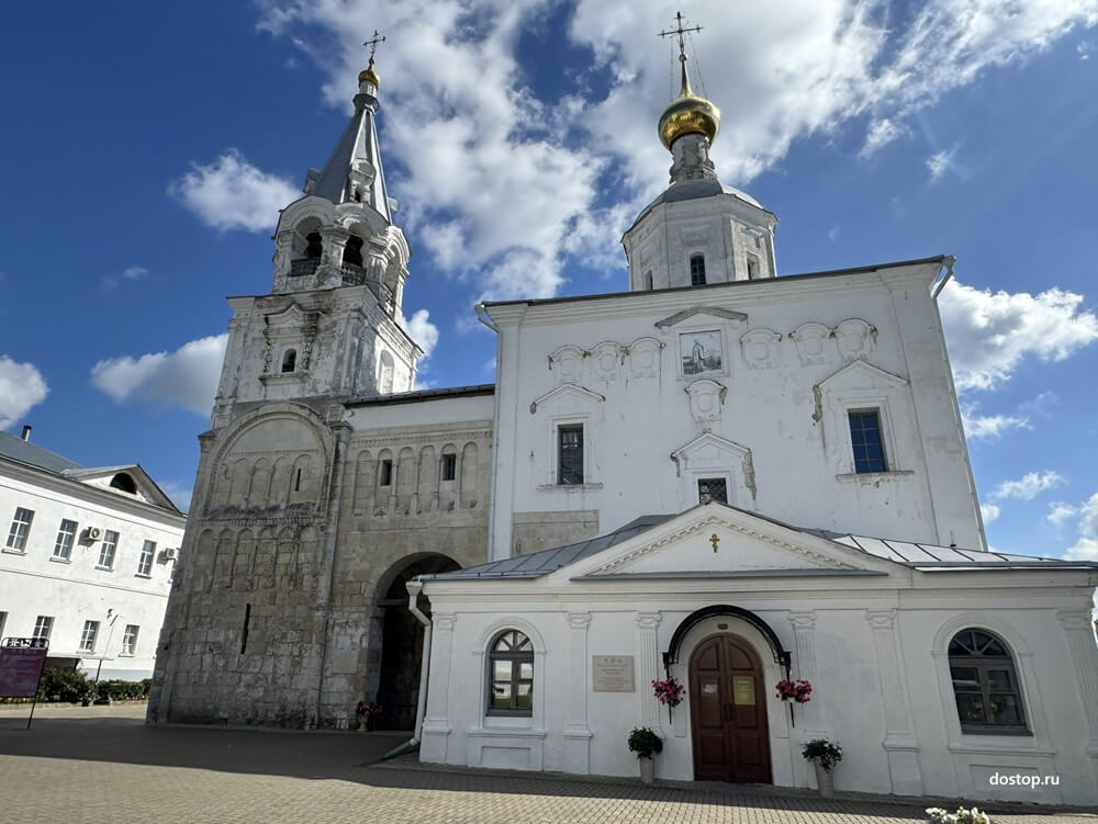 Церковь Рождества Богородицы и палаты Андрея Боголюбского в Боголюбово