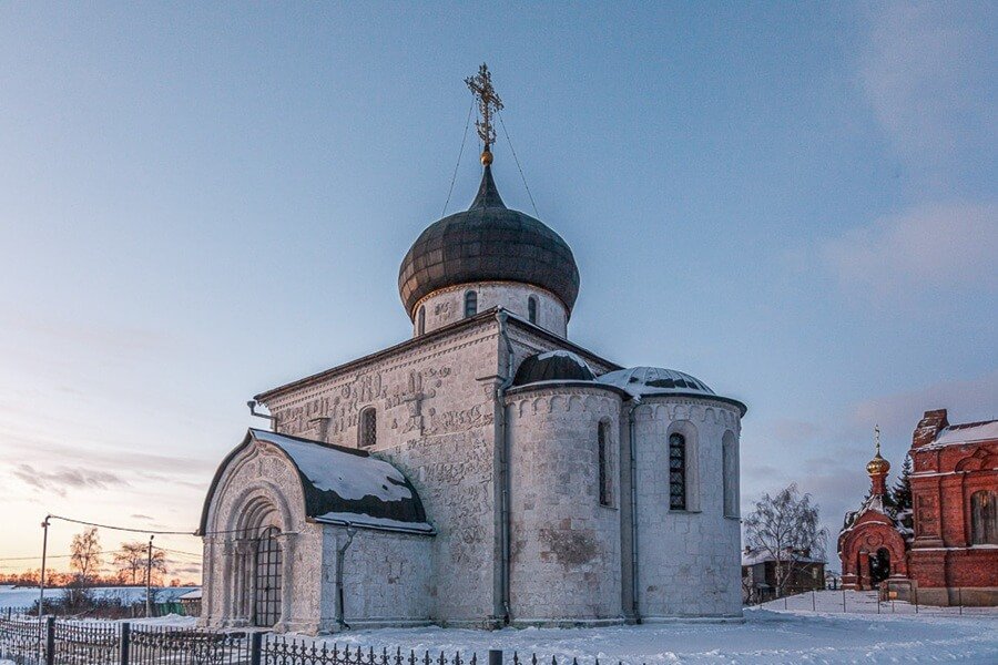 Георгиевский собор в Юрьев-Польском зимой, вид с юго-запада