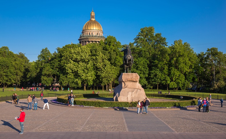 Сенатская площадь в Санкт-Петербурге