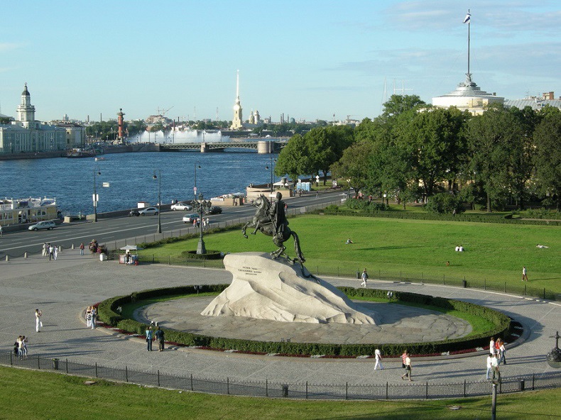 Сенатская площадь в Санкт-Петербурге