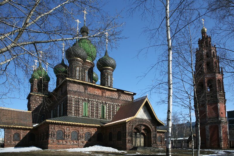 Церковь Иоанна Предтечи — архитектурная жемчужина Ярославля, изображенная на купюре в 1000 рублей Храм Иоанна Предтечи в Ярославле с пятнадцатью зелеными куполами»