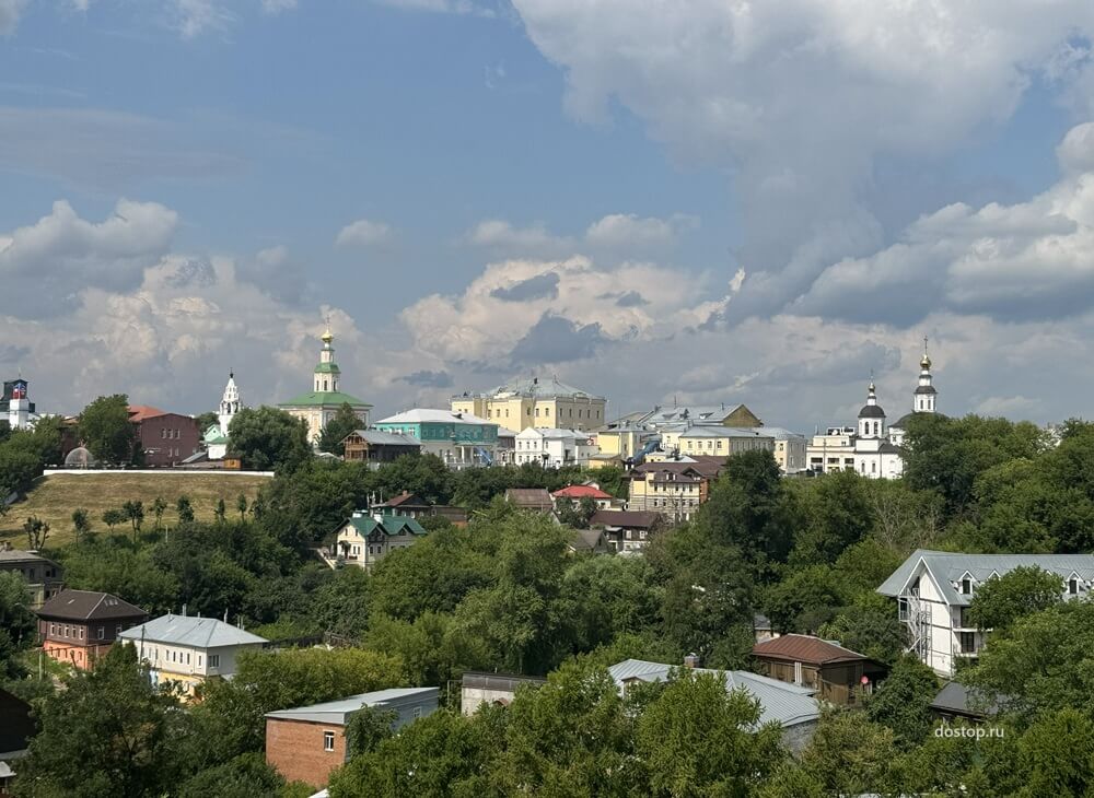 Панорама исторического центра Владимира с храмами и старой застройкой