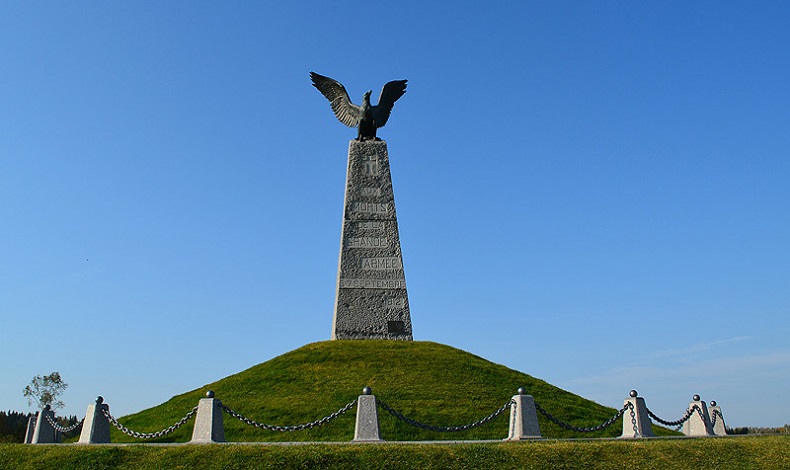 Памятник «Мертвым Великой армии»