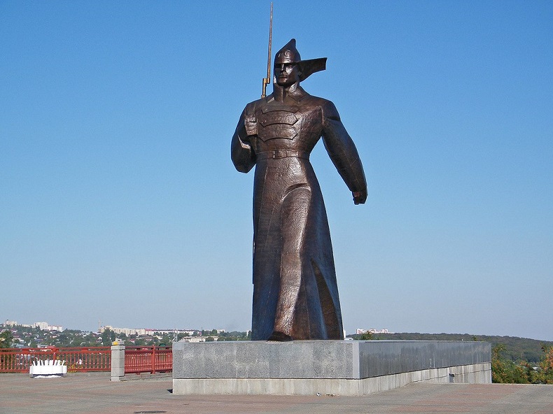 Памятник красноармейцу