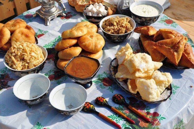 Сезонные блюда татарской кухни — что лучше пробовать зимой, летом, весной и осенью Ассорти татарских блюд, подходящих для разных сезонов — казылык, окрошка, токмач и перемячи
