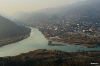 Панорама Мцхеты со смотровой у монастыря Джвари и слияние рек Куры и Арагви