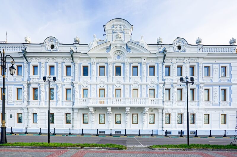 Особняк Рукавишникова — памятник архитектуры XIX века в Нижнем Новгороде Усадьба Рукавишникова в Нижнем Новгороде — фасад особняка на Верхне-Волжской набережной