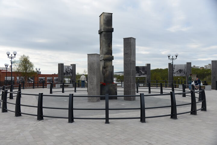 Памятник мужеству и стойкости жителей Мурманска в годы войны