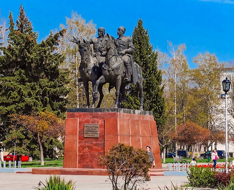 Монумент дружбы «Кони» Владикавказ