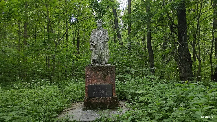 Памятник Чехову усадьба Васькино