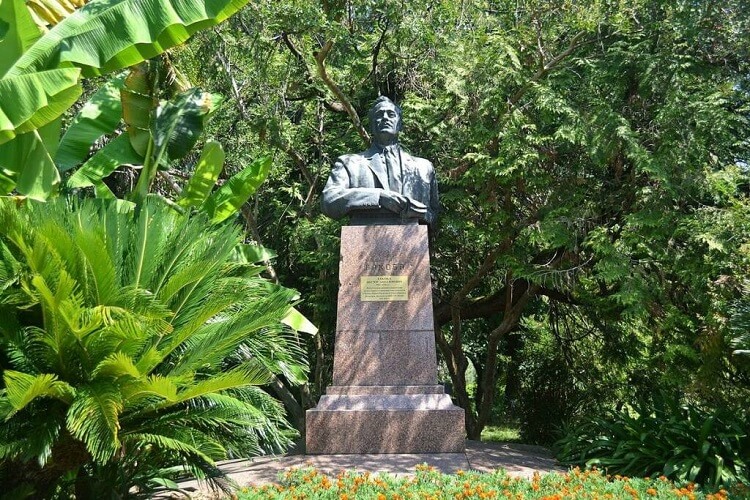Памятник Нестору Лакоба