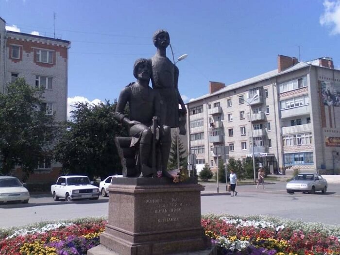 Памятник основателям Ялуторовска