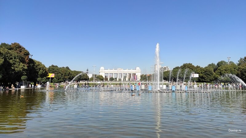 Фигурный фонтан в парке Горького