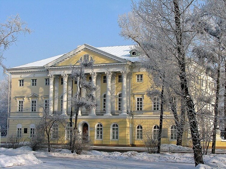 Белый дом Иркутск