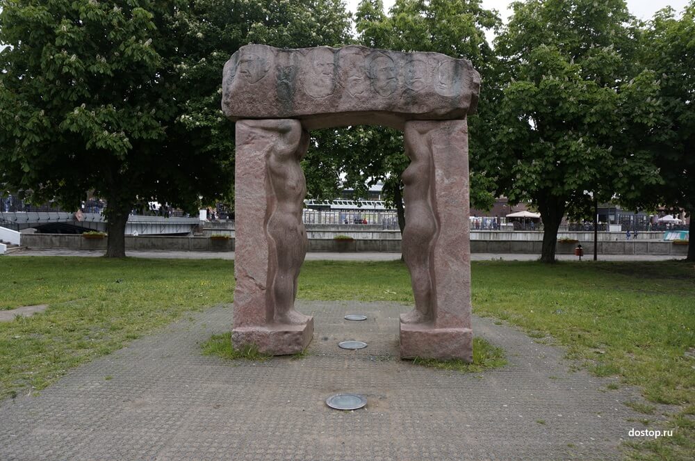 Скульптурная композиция на острове Канта "Мир. Созидание"