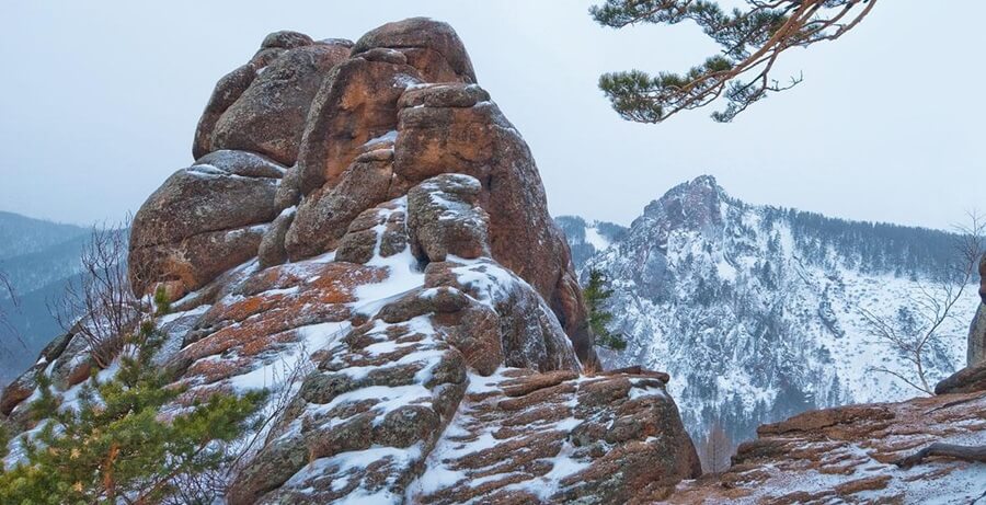 Скалы в тайге, среди Красноярских столбов