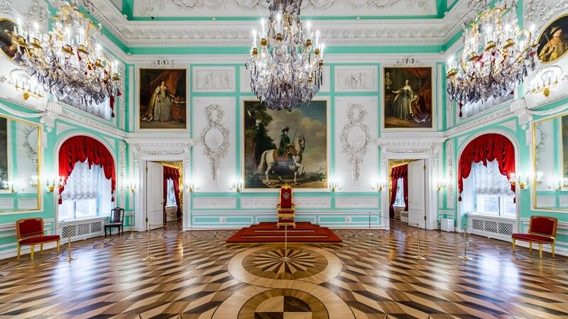 Тронный зал Петергофского дворца