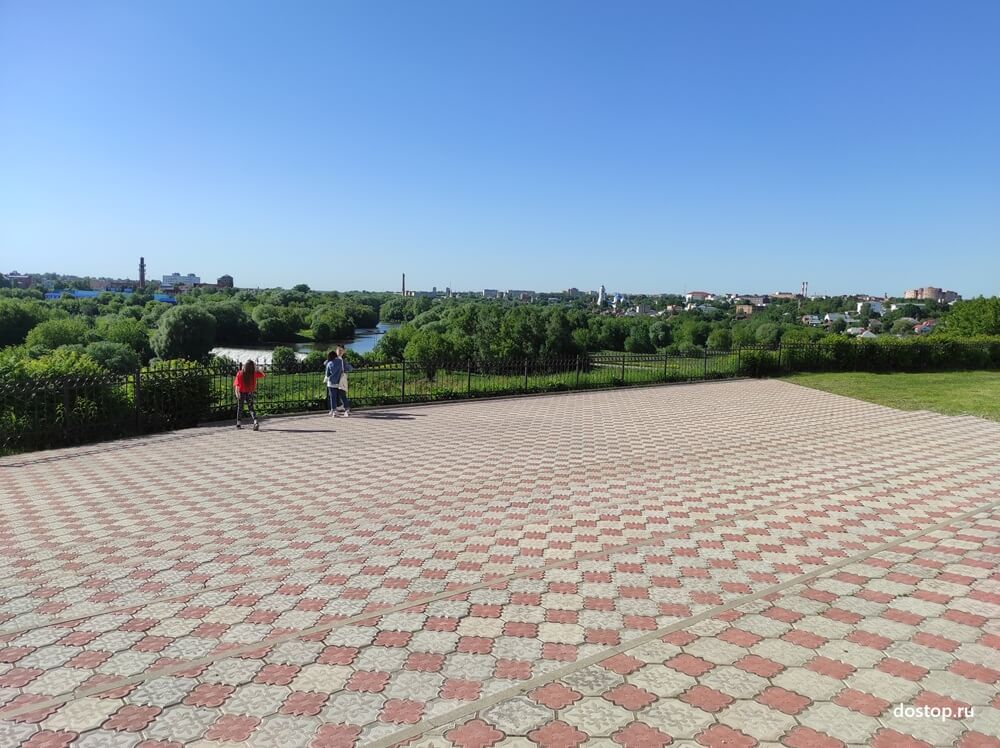 Смотровая площадка у Высоцкого монастыря в Серпухове