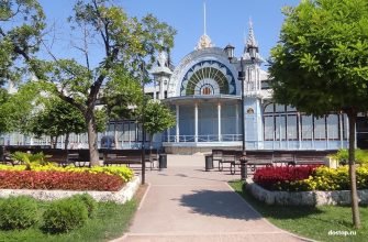 Лермонтовская галерея в Пятигорске — символ парка Цветник