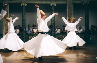 Танцующие дервиши в Стамбуле