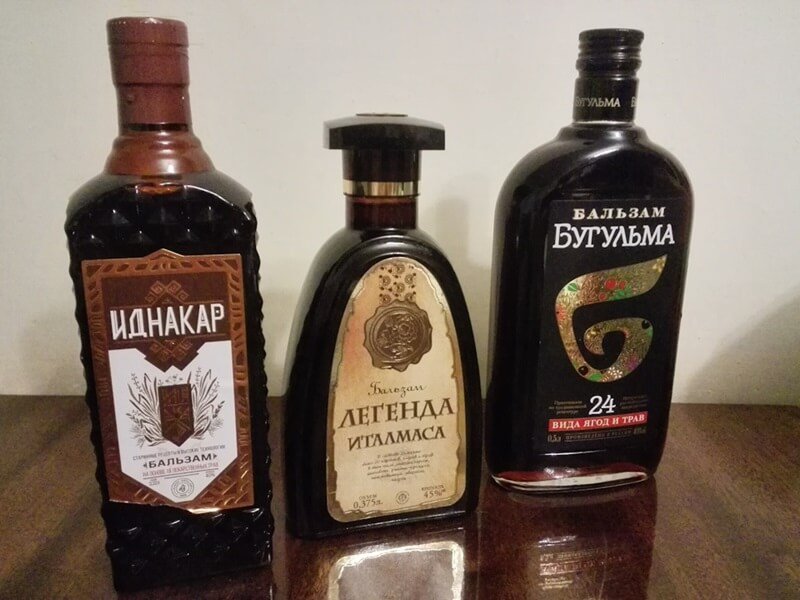 Алкогольные сувениры из Казани: бальзамы на травах и ягодах Татарские бальзамы — Иднакар, Легенда Италмаса и Бугульма