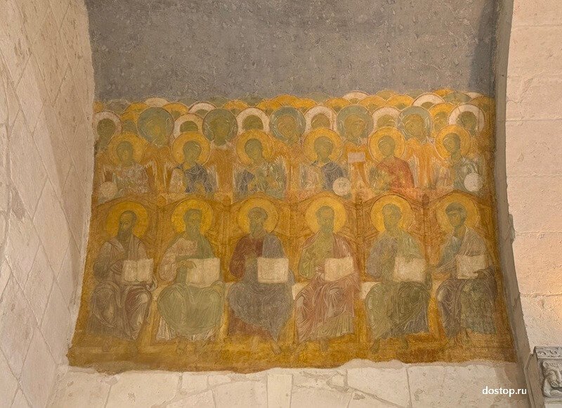 Фреска в Дмитриевском соборе — Христос и апостолы Средневековая фреска с изображением апостолов и Христа