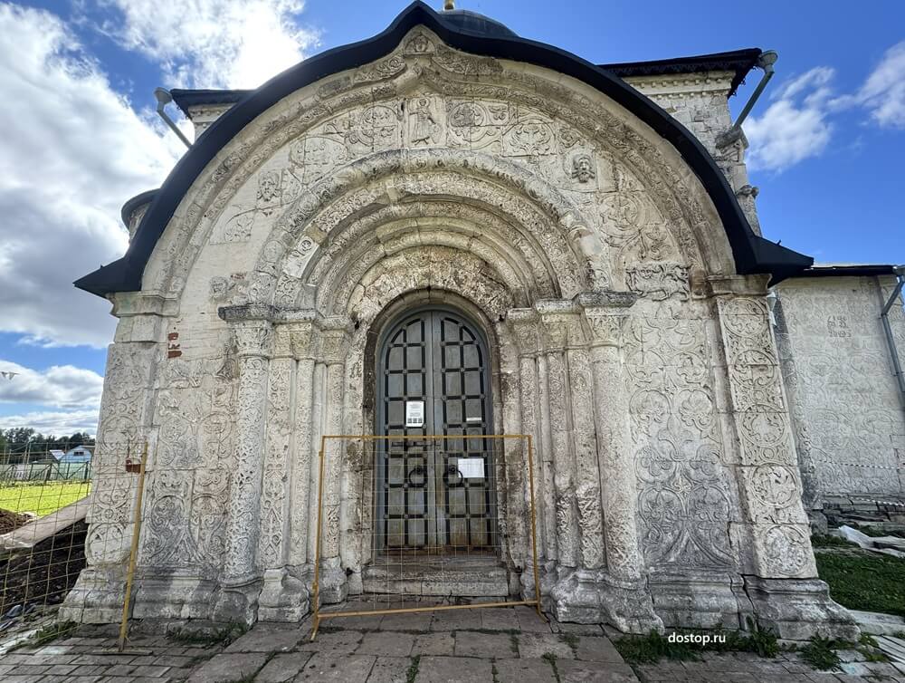 Резной портал Георгиевского собора в Юрьев-Польском