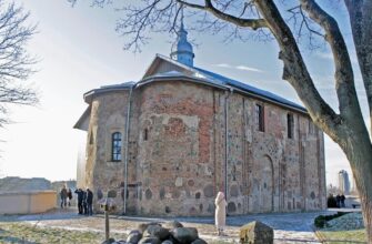 Борисоглебская Коложская церковь в Гродно, вид на храм с высокого берега Немана