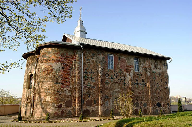 Коложская церковь в Гродно, фрагменты фасада с каменными и керамическими вставками