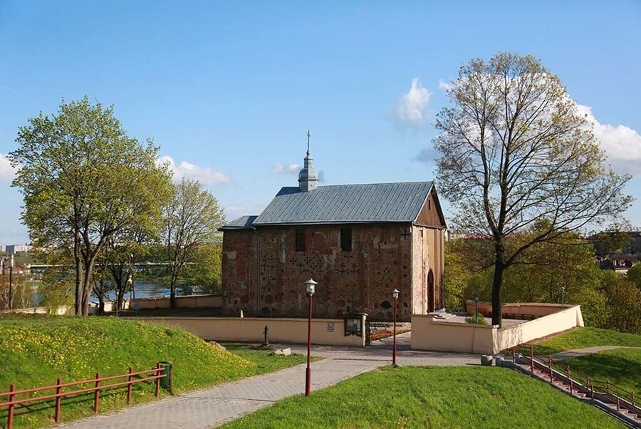 Борисоглебская церковь в Гродно — древнерусский храм XII века на берегу Немана