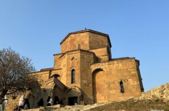 Архитектурные детали монастыря Джвари в Грузии